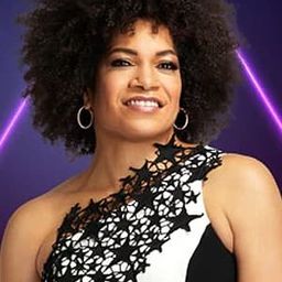 Arisa Cox 飾演 Brock St. Regis