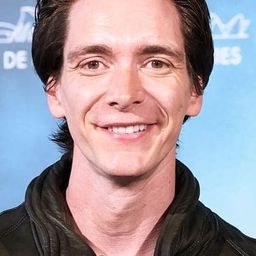 James Phelps - 迷離夜蘇活演員 飾演Cloakroom Attendant