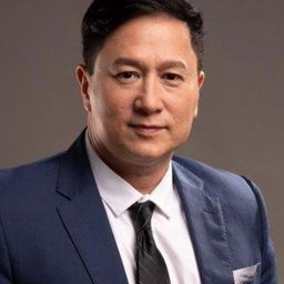 Eric Quizon 飾演 Oliver Alicanio