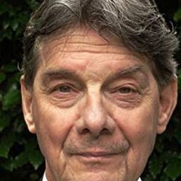 Paul Shelley 飾演 Christopher Swann