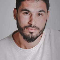 Mourad Tahar Boussatha 飾演 Slim