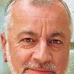 Jerzy Zass - 殺誡演員 飾演Police Commander