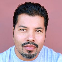 Sal Velez Jr. 飾演 Shank