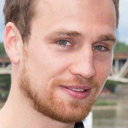 馬特烏什·亞尼基 飾演 Kuba Wolak