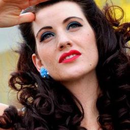 麗澤爾·德克萊克 飾演 Grieta Geeverniet