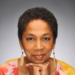 Maria Broom 飾演 Regina Maxwell