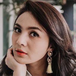 Widi Dwinanda 飾演 