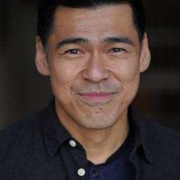 Nelson Wong 飾演 Marvin the Banker