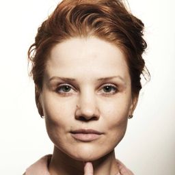 Zina Zinchenko 飾演 Aviva (woman)