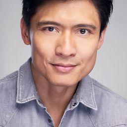 Paolo Montalbán 飾演 Kung Lao