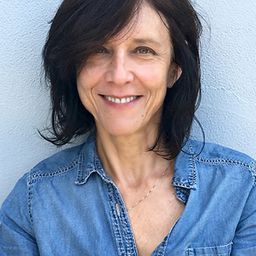 Rona Lipaz-Michael 飾演 Mira Navon