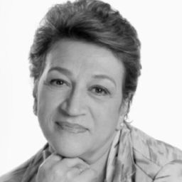 Vicky Hernández 飾演 Vecina Eliseo