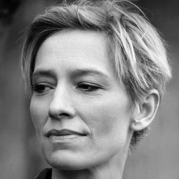 桑德拉·伯格曼 飾演 Rosalie