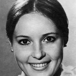 Irina Vavilova - 翩翩人生波麗娜演員 飾演Anna Alexandrovna