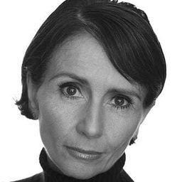 Genesia Rosato 飾演 Carabosse