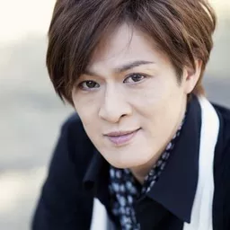 新納慎也 飾演 Kuriyama