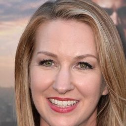 Vanessa Taylor - 忘形水編劇