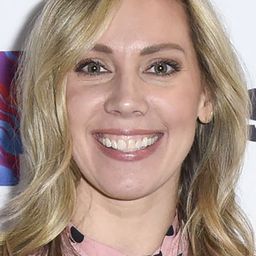 Amy Phillips 飾演 Michelle