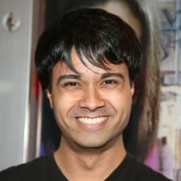 Debargo Sanyal 飾演 Sid