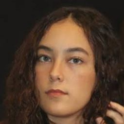 Sonia Alyssa 飾演 Kartika