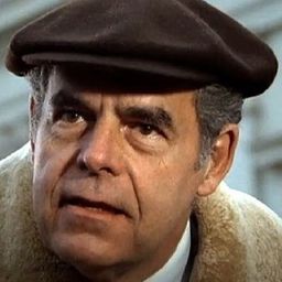 Augusto Larreta 飾演 Salmaron