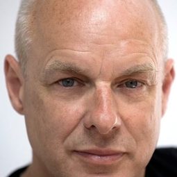 Brian Eno 飾演 Self