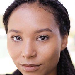 Mali Ann Rees - Ravers演員 飾演Punky Girl