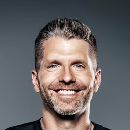 佩特·瑟哈 飾演 Petr Cerha