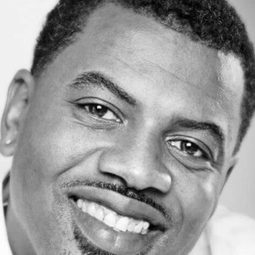 Gerald 'Slink' Johnson 飾演 Contest Host