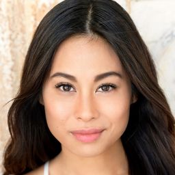 Paulina Laurant 飾演 Alina