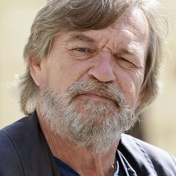 羅曼·斯卡曼內 飾演 Fryc