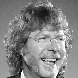 Sam Bush 飾演 Self - Musician