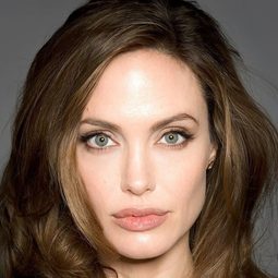 安祖蓮娜祖莉 - 他們先殺了我父親：柬埔寨女孩的回憶導演