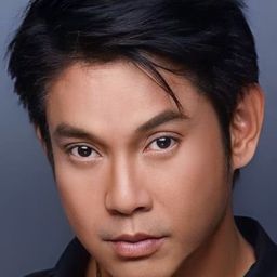 Touch Na Takuatung 飾演 Rok's Father