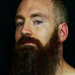 Matt Capiccioni 飾演 Matt Cross