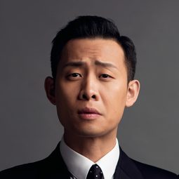 張譯 飾演 Director Wang