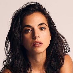 克莉絲汀娜·洛德洛 飾演 Cristina