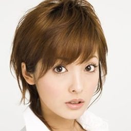 平山綾 飾演 Rikako Kawana