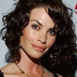 Cash Casia 飾演 Iside