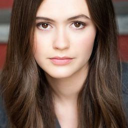 Olivia Sanabia 飾演 Daughter