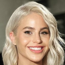 伯舒雅·佩金 飾演 İsmet Taşyumruk