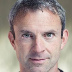Simon Lenagan 飾演 Paul Burrell