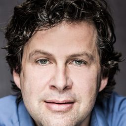 Hans-Jochen Wagner - 昨日盛開的花朵演員 飾演Mauersperger