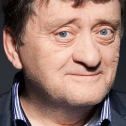 帕斯卡·史考特 - 海岸大捕怪演員 飾演Dr. Jim Gleeson