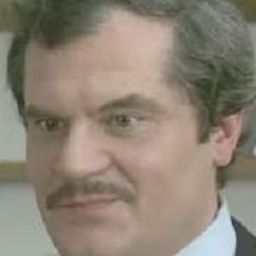 Michel Peyrelon 飾演 Tattoo artist