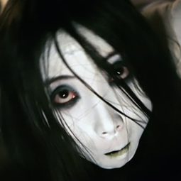 堀內愛子 飾演 