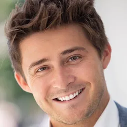 Michael Bonini - Yes, God, Yes演員 飾演Student