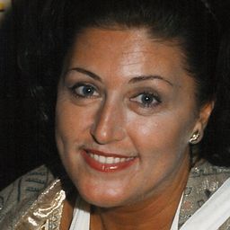 Anna Tomowa-Sintow 飾演 Maddalena di Coigny