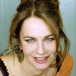 Simona Mariani 飾演 Mariuccia