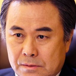 Park Yong-Soo 飾演 Chief Jang